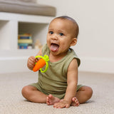 Infantino Lil' Nibbles, Mordedor de silicona texturizada, juguete mordedor para bebé sin BPA, suave, fácil de sostener, estimulación sensorial para bebés, zanahoria