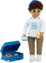 Our Generation - Milo - Muñeco de 46 cm - Ojos marrones realistas y pelo castaño rizado - Equipaje con ruedas y accesorios de viaje - Juego de simulación - Juguete para edades de 3 años en adelante