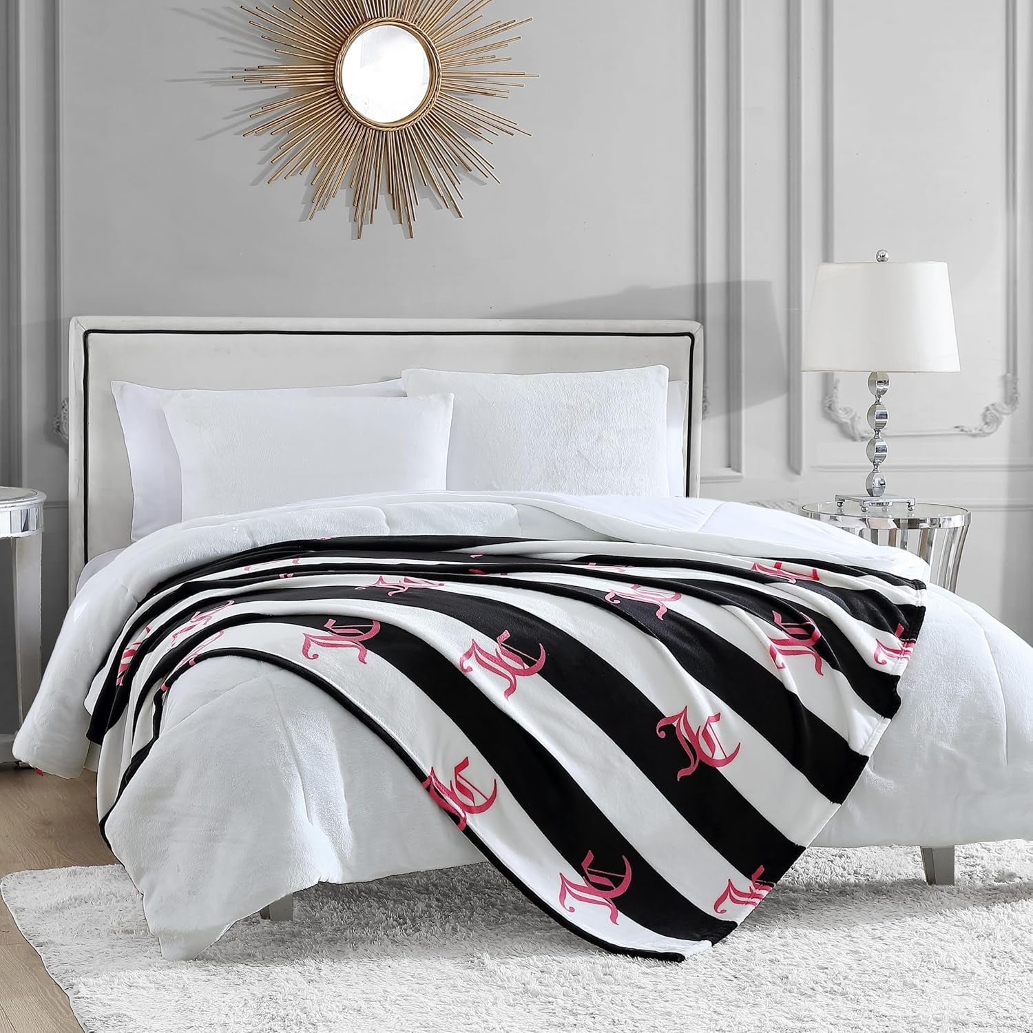 Juicy Couture Manta de felpa Cabana, 127,7 x 178,8 cm, lujosa manta de felpa de microfibra para máxima comodidad y calidez acogedora Juicy Couture Beds and Blankets