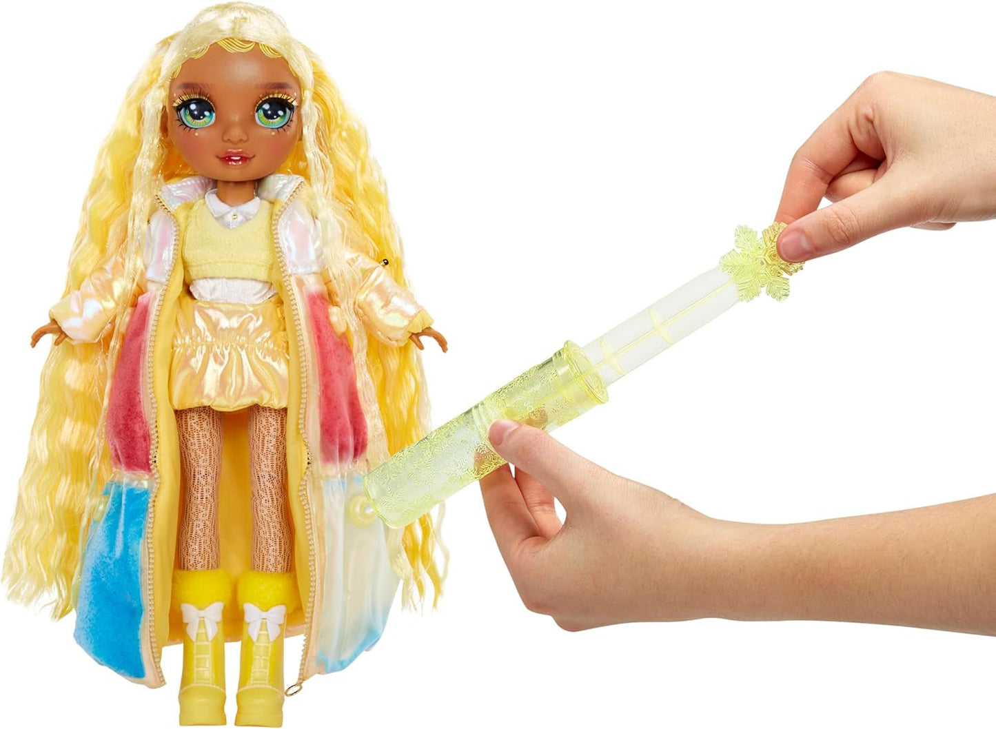 Rainbow High Winter Wonderland - Sunny (Amarillo) - Muñeco de nieve inflable con agua mágica oculta de 28 cm con juego de muñeco de nieve, adecuado para niños y coleccionistas de 4 a 12 años