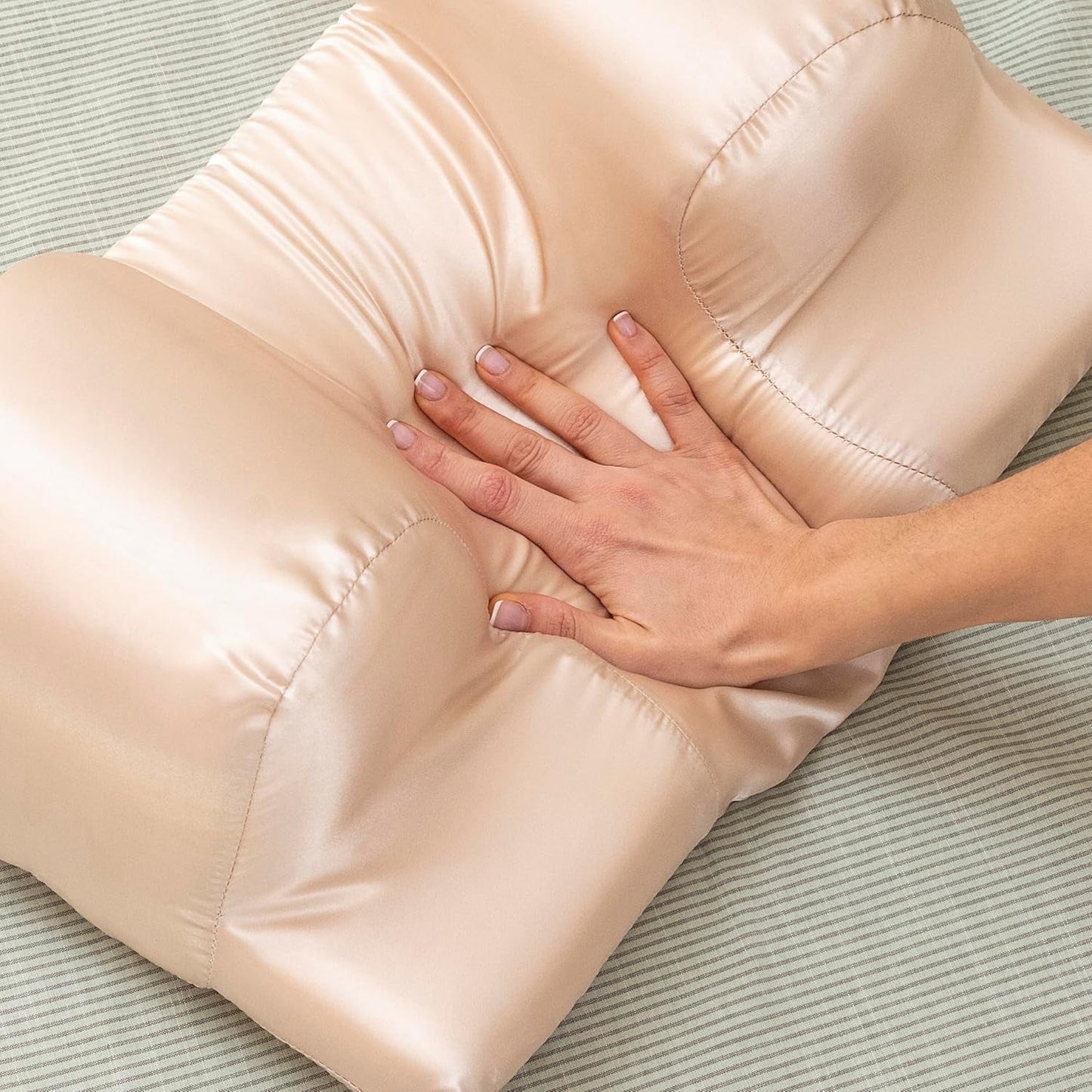 Almohada cervical antiarrugas con funda de satén Youthlow InnovaGoods, multicolor