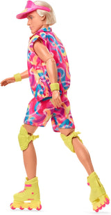 Muñeca Barbie Ken coleccionable de película con traje de patinaje de estilo retro y patines en línea, JBJ51, [Multicolor]