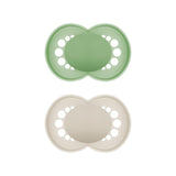 MAM Chupetes Originales, Pack de 2, Chupetes respetuosos con los dientes, fabricados con materiales sostenibles y bioregenerables, Tetinas de silicona MAM SkinSoft, con caja para chupete, 6-16 meses, Verde/Beige