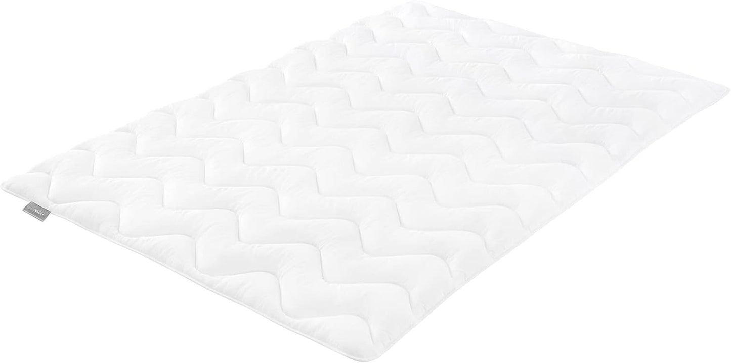 Traumnacht edredón ligero de verano 155X220 Cm, edredón antialérgico, especial para el verano, con cómoda y suave funda de microfibra, certificado Oeko Tex, producido según el estándar de calidad alemán Edredones y edredones Naty Shop