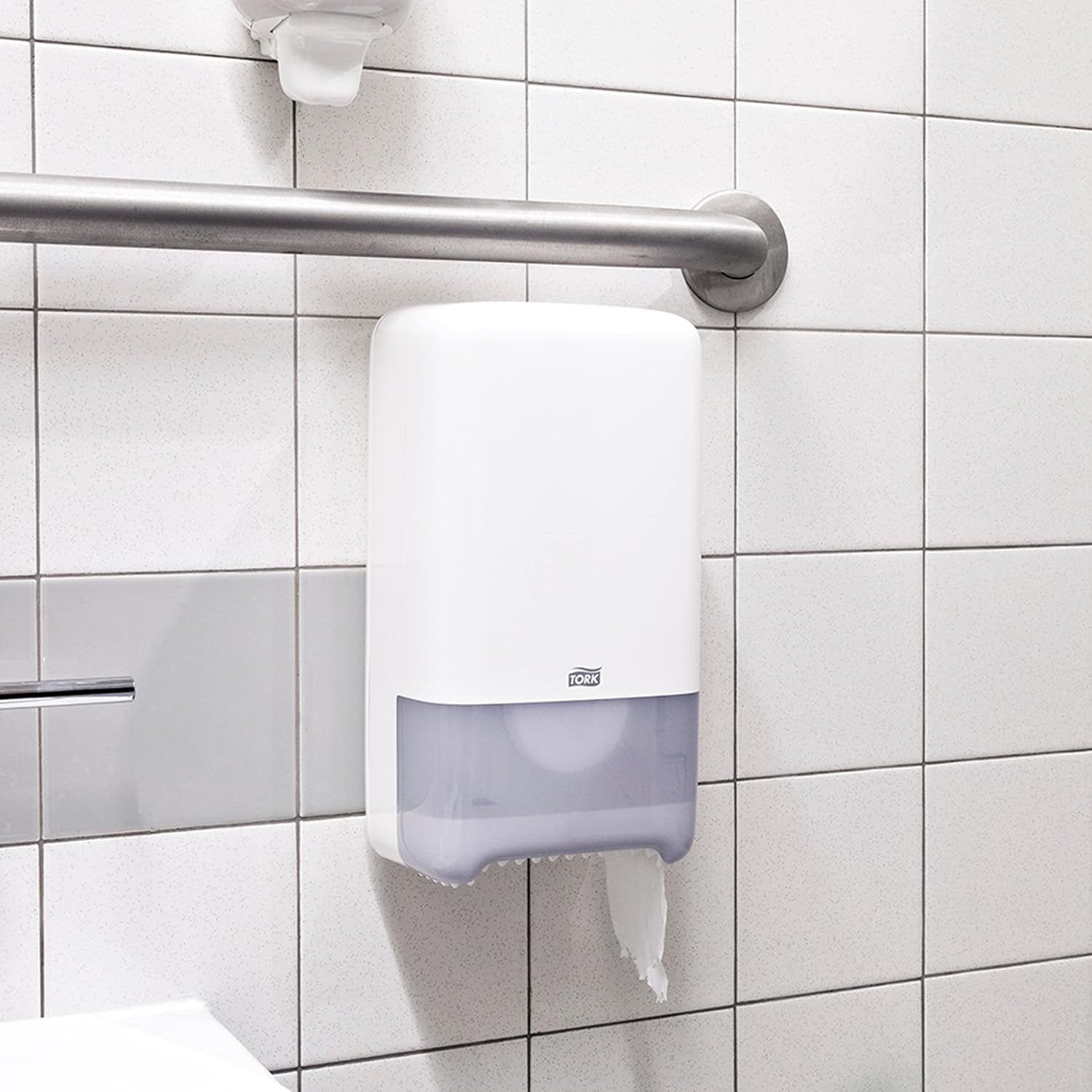 Tork 127530 Papel higiénico suave Midi de calidad avanzada para dispensador de papel higiénico Tork T6 de doble rollo/papel higiénico suave de 2 capas resistente a desgarros, paquete de 27 (27 x 100 metros)