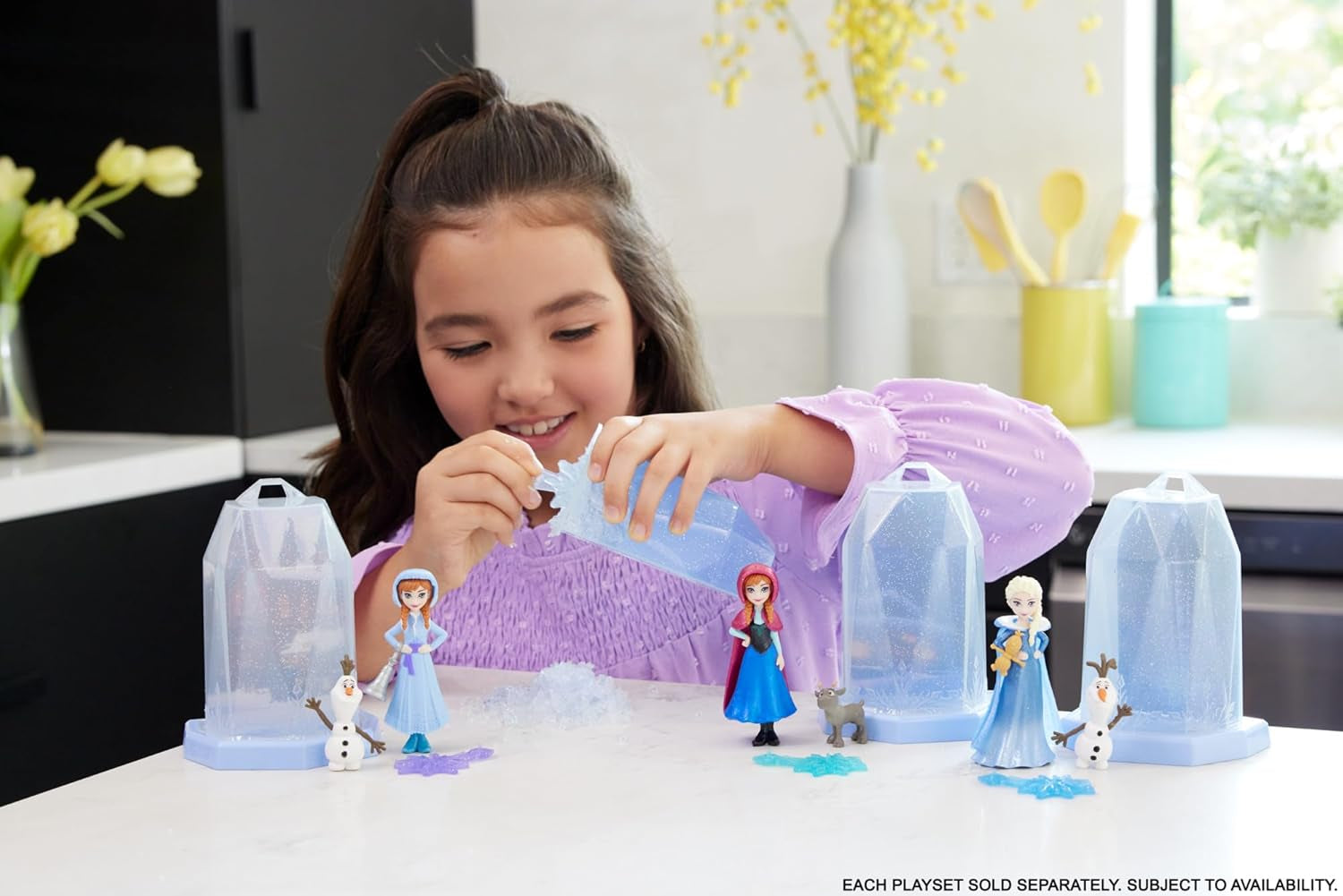 Mattel Disney Frozen Ice Reveal Muñeca pequeña con gel de hielo esponjoso y 6 sorpresas, incluye figura de amiga y accesorios (las muñecas pueden variar) HRN77