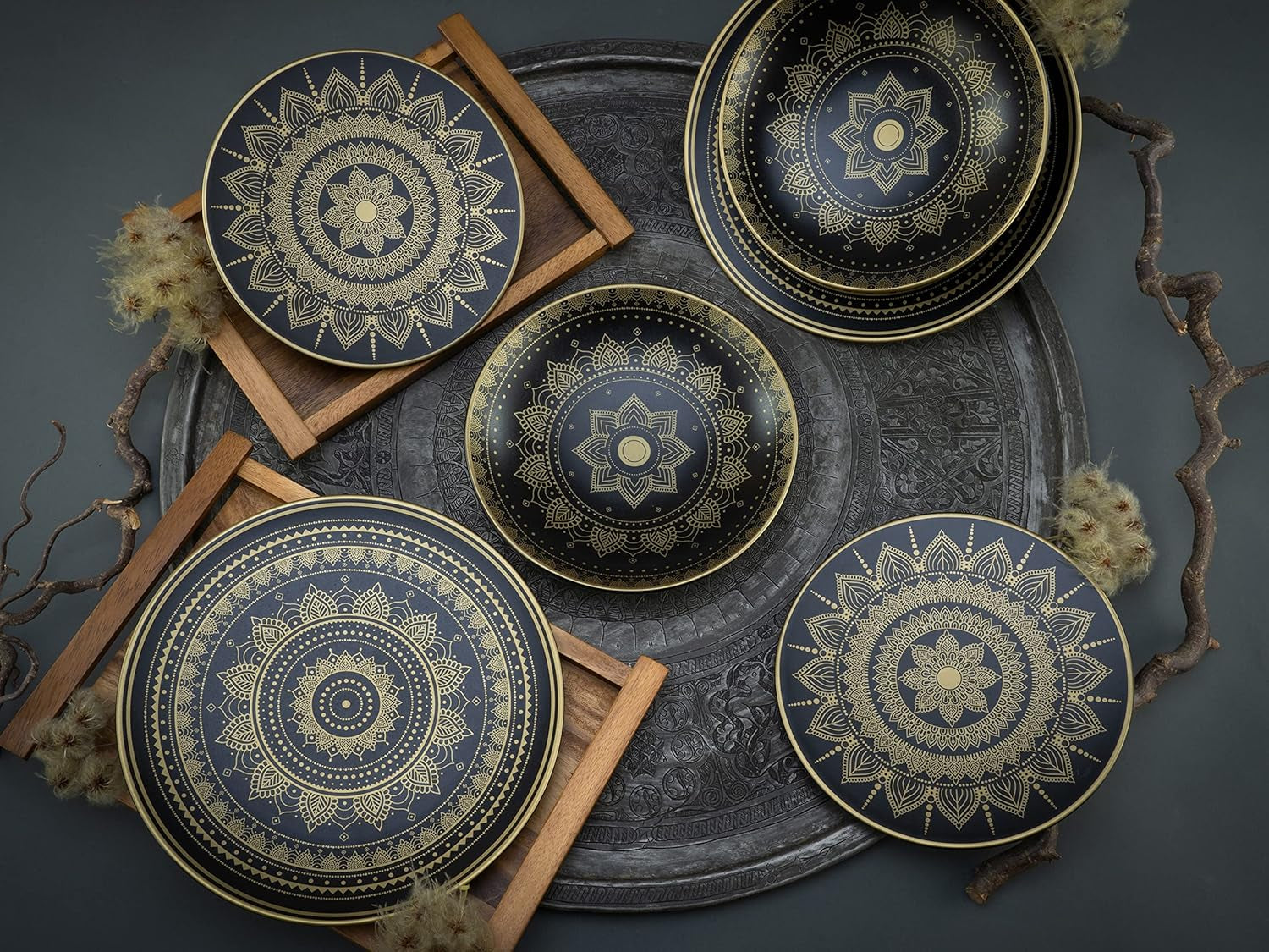 CreaTable, 23588, Serie MANDALA GOLD - Negro, Vajilla de 12 piezas, Juego de platos de porcelana, Apto para lavavajillas y microondas, Fabricación de calidad