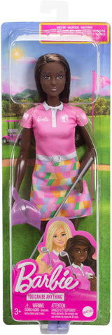 Muñeca Barbie Golfista Morena con vestido tipo polo rosa desmontable, uniforme de golf, incluye gorra y accesorios para palos de golf, JCR69