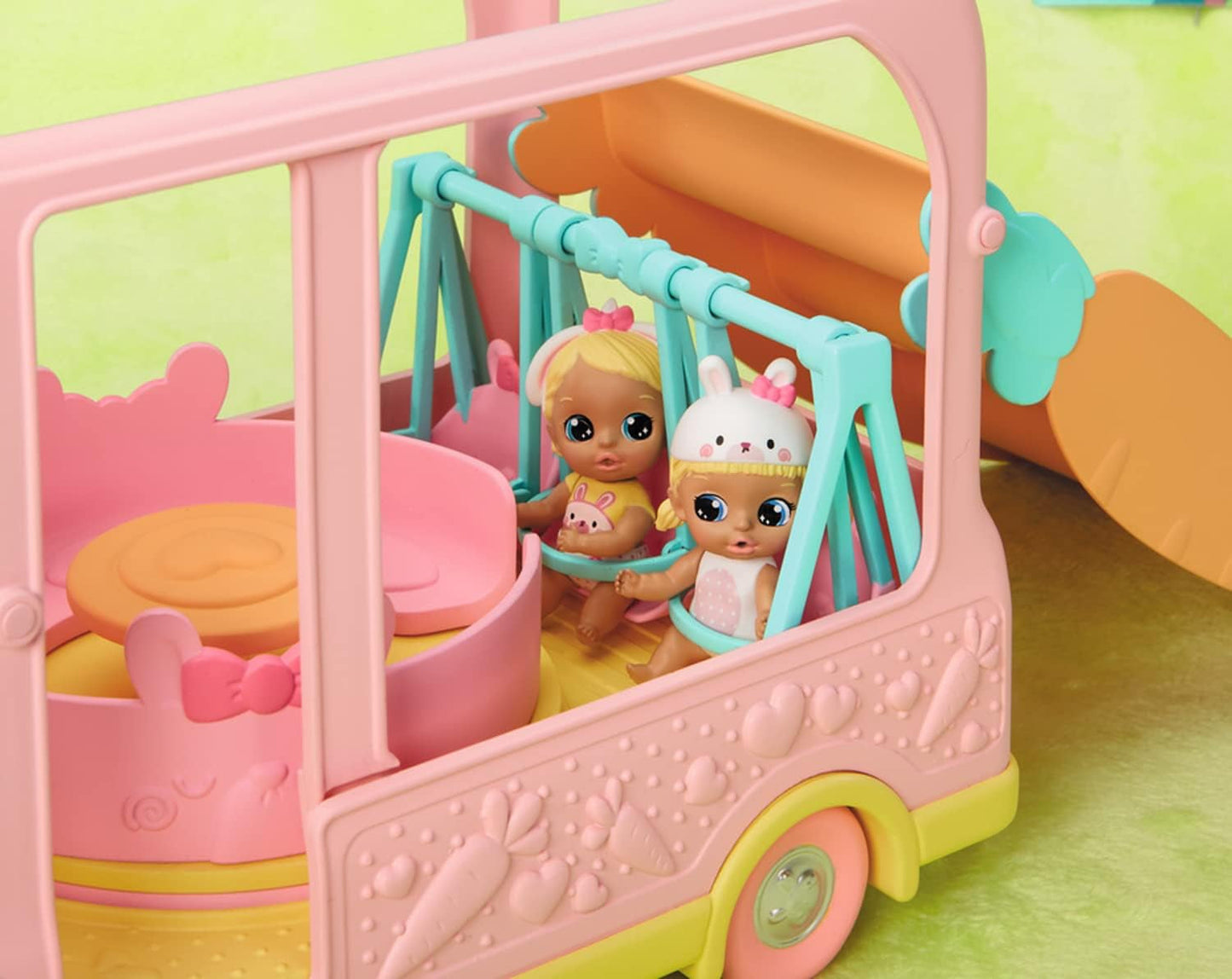BABY born 904763 Baby Surprise Bus: minibús de juguete rosa con 2 muñecas exclusivas, cochecito triple, columpio, carrusel, tobogán y columpio triple.