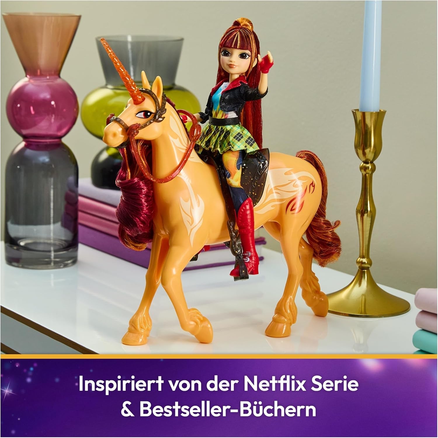Unicorn Academy Cinder the Unicorn - Unicornio Valentina original de 28 cm de altura de la serie de Netflix, con melena y cola reales, brida, silla y cepillo extraíbles, para niños a partir de 4 años