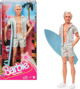 Muñeca Barbie Ken de la película Barbie con ropa de playa a rayas rosa pastel y verde, tabla de surf y zapatillas blancas, JBJ54