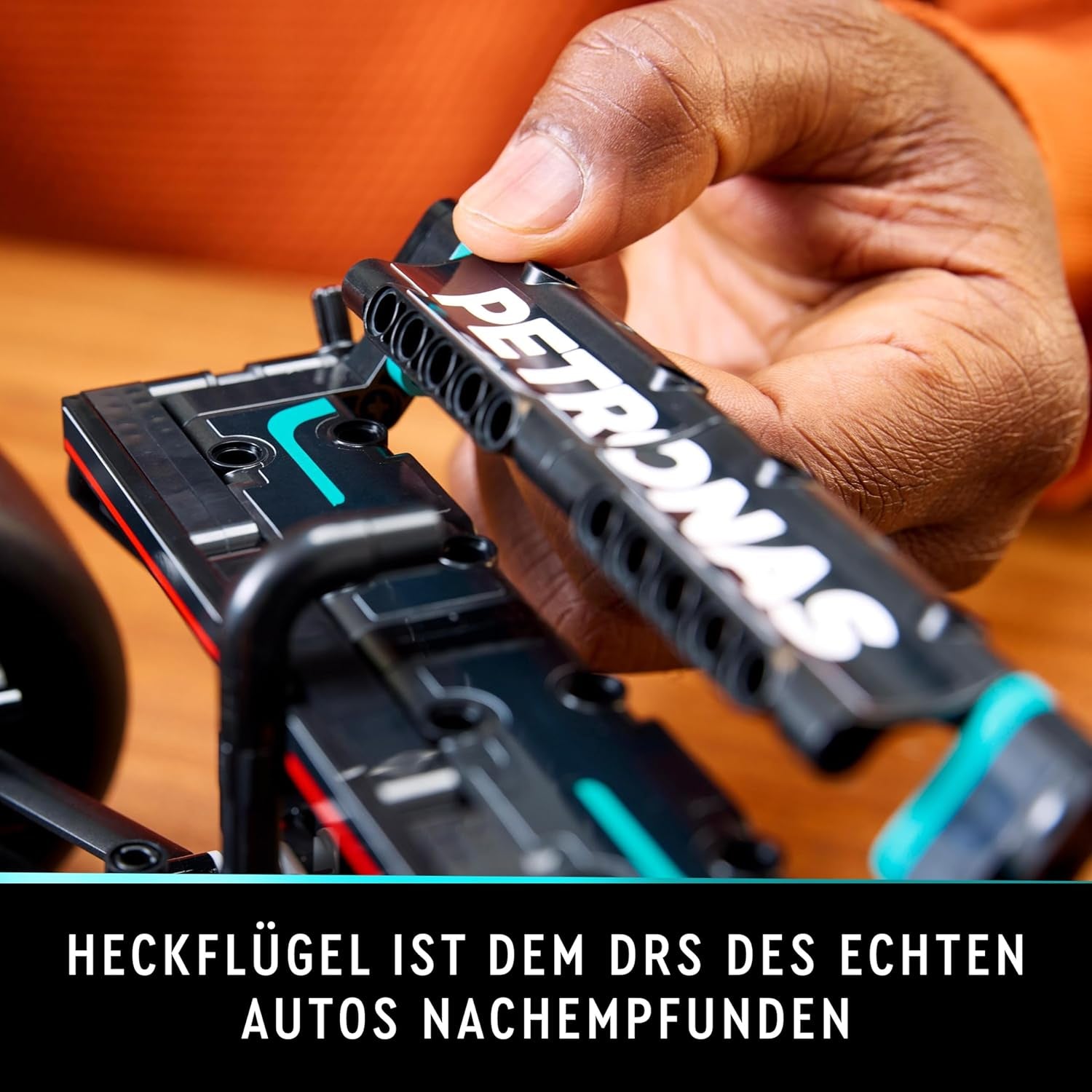LEGO Technic Mercedes-Amg F1 W14 E Set de rendimiento para adultos, coche de carreras a escala, coleccionables para el hogar o la oficina, regalos de Fórmula 1 para hombres y mujeres 42171 Juegos de construcción Besuche den LEGO-Store