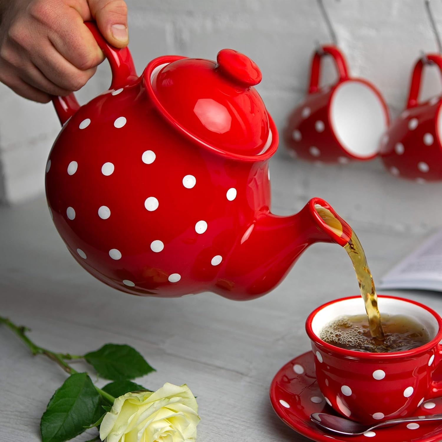City to Cottage® - Juego de té grande | Rojo y Blanco | Puntos | Hecho a mano | Tetera de cerámica de 1,7 litros, jarra de leche, azucarero