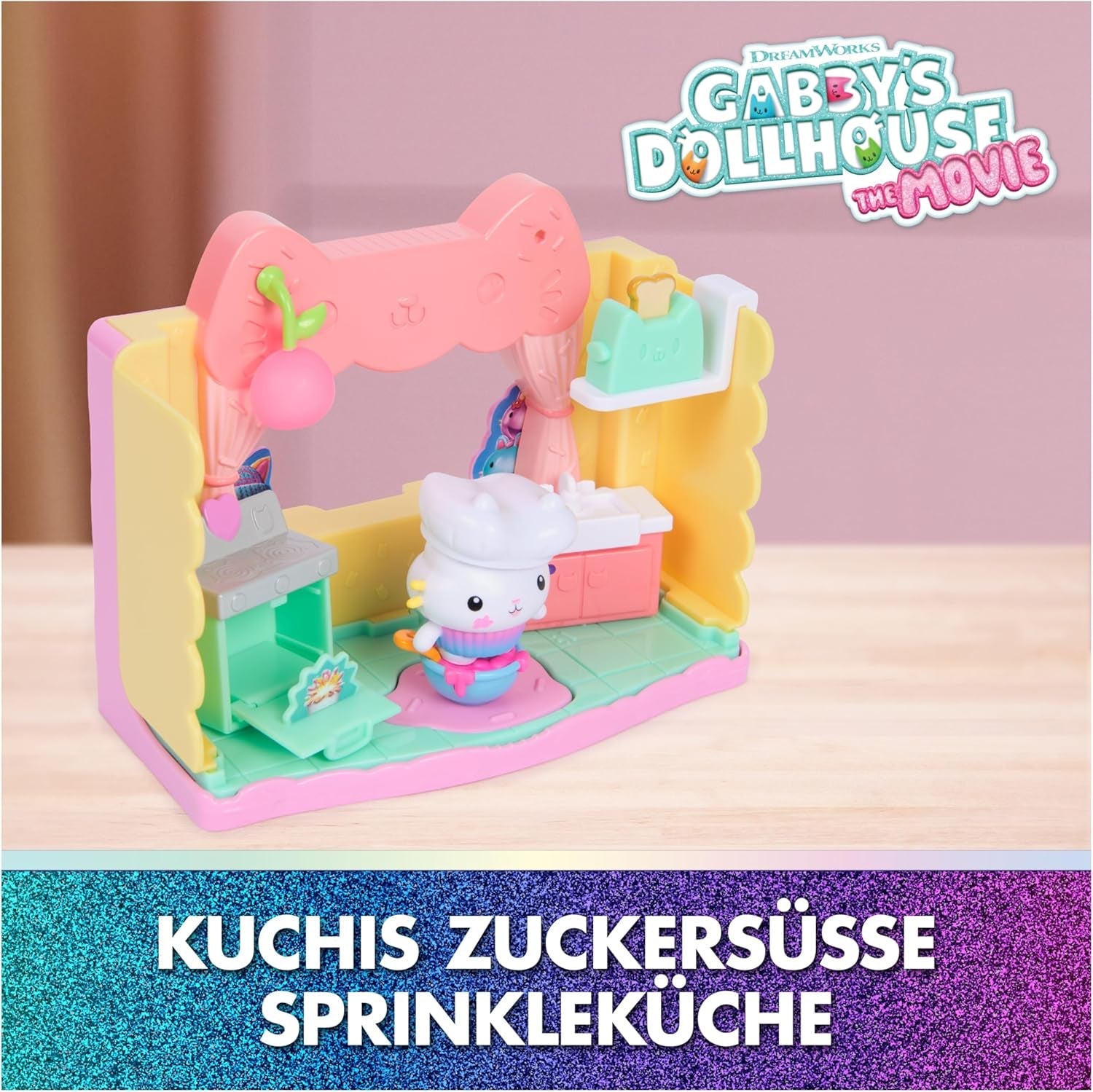 DREAMWORKS LA CASA DE MUÑECAS DE GABBY: LA PELÍCULA - Portal Room La cocina espolvoreada con azúcar de Kuchi con figura y accesorios, para mayores de 3 años