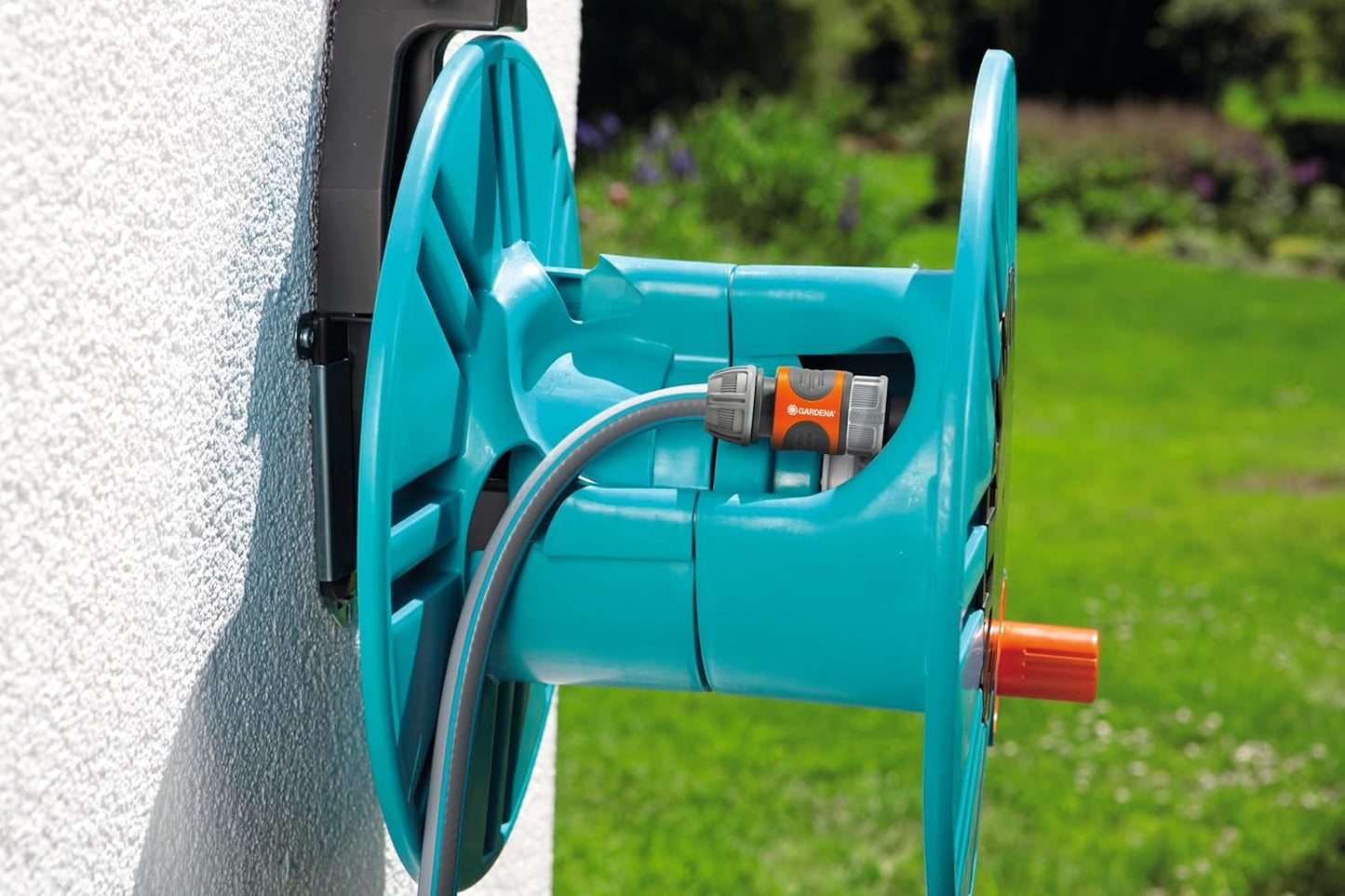 Enrollador de manguera de pared Gardena Classic 60 con carrete guía de manguera: Para fácil montaje en pared, con sistema antigoteo, conexión en ángulo, gran capacidad, ahorro de espacio (2650-88)