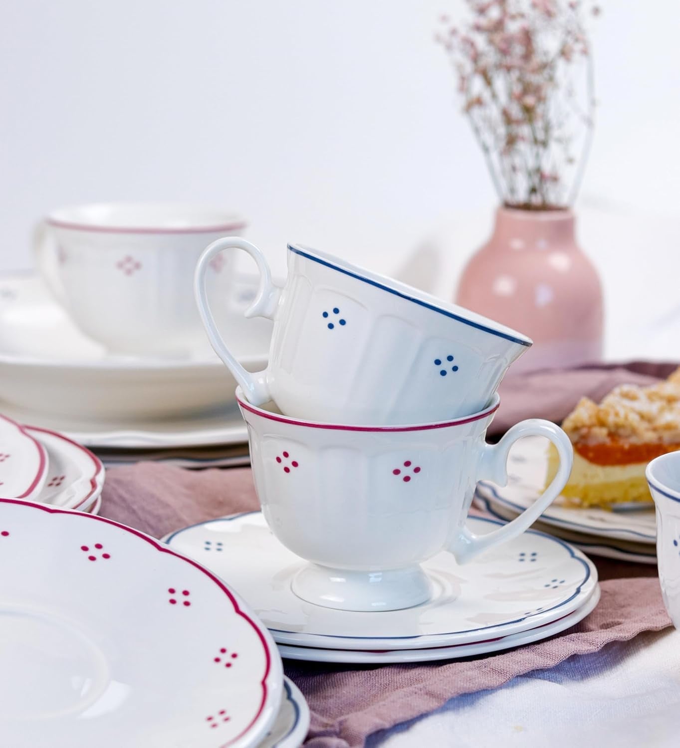Mäser Lova Series Servicio de café de porcelana de 18 piezas: 6 platos de postre (19,5 cm), 6 tazas (19 cl) y 6 platillos (15,5 cm), azul