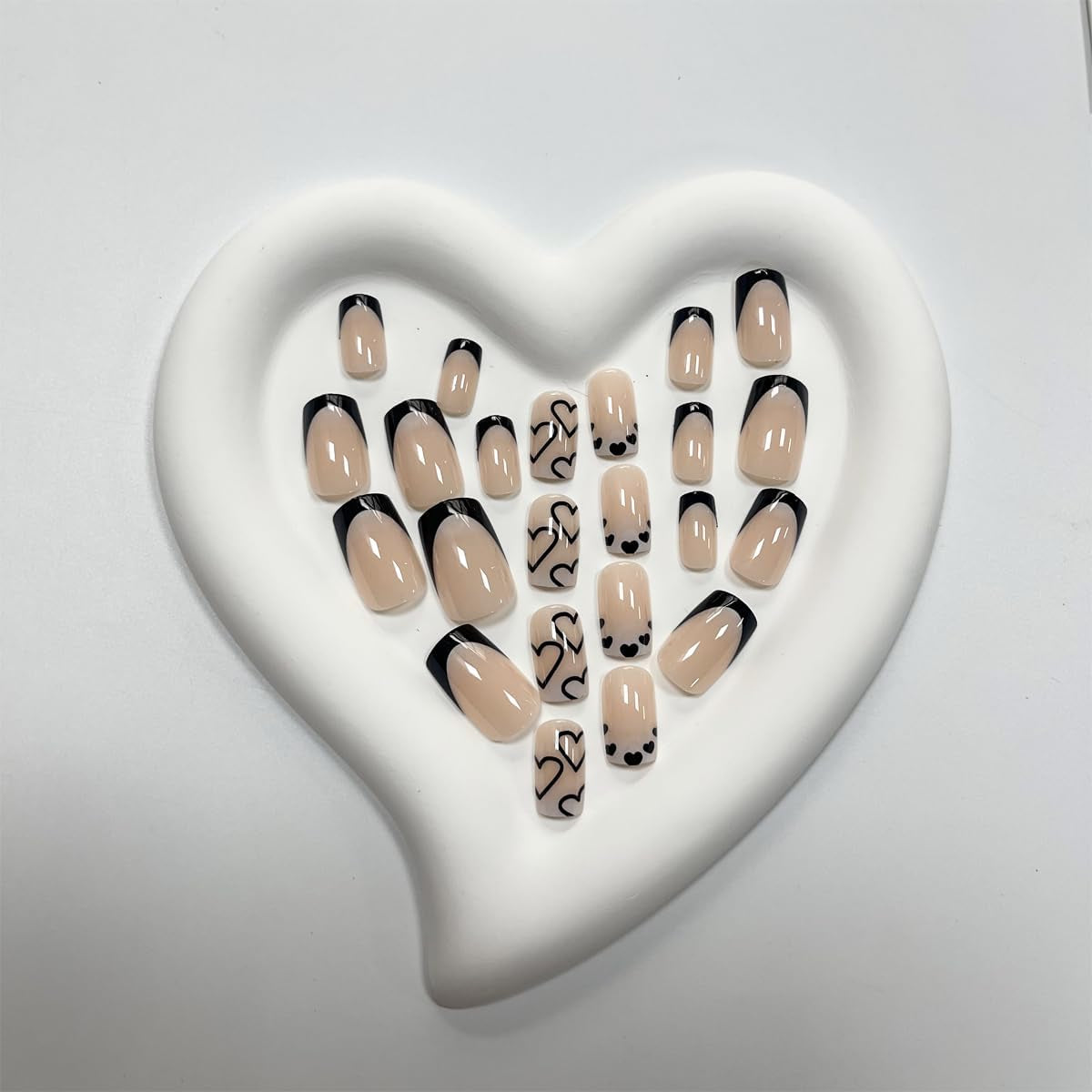 24 Uds. Uñas postizas con punta francesa cuadrada corta, diseño de corazón blanco, uñas acrílicas negras, cubierta completa