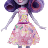 Enchantimals HHB90 - Muñeca Hadley Husky (Aprox.15 cm) y figura de animal de perro de trineo, muñeca pequeña con falda desmontable y accesorios, gran regalo para niños a partir de 4 años