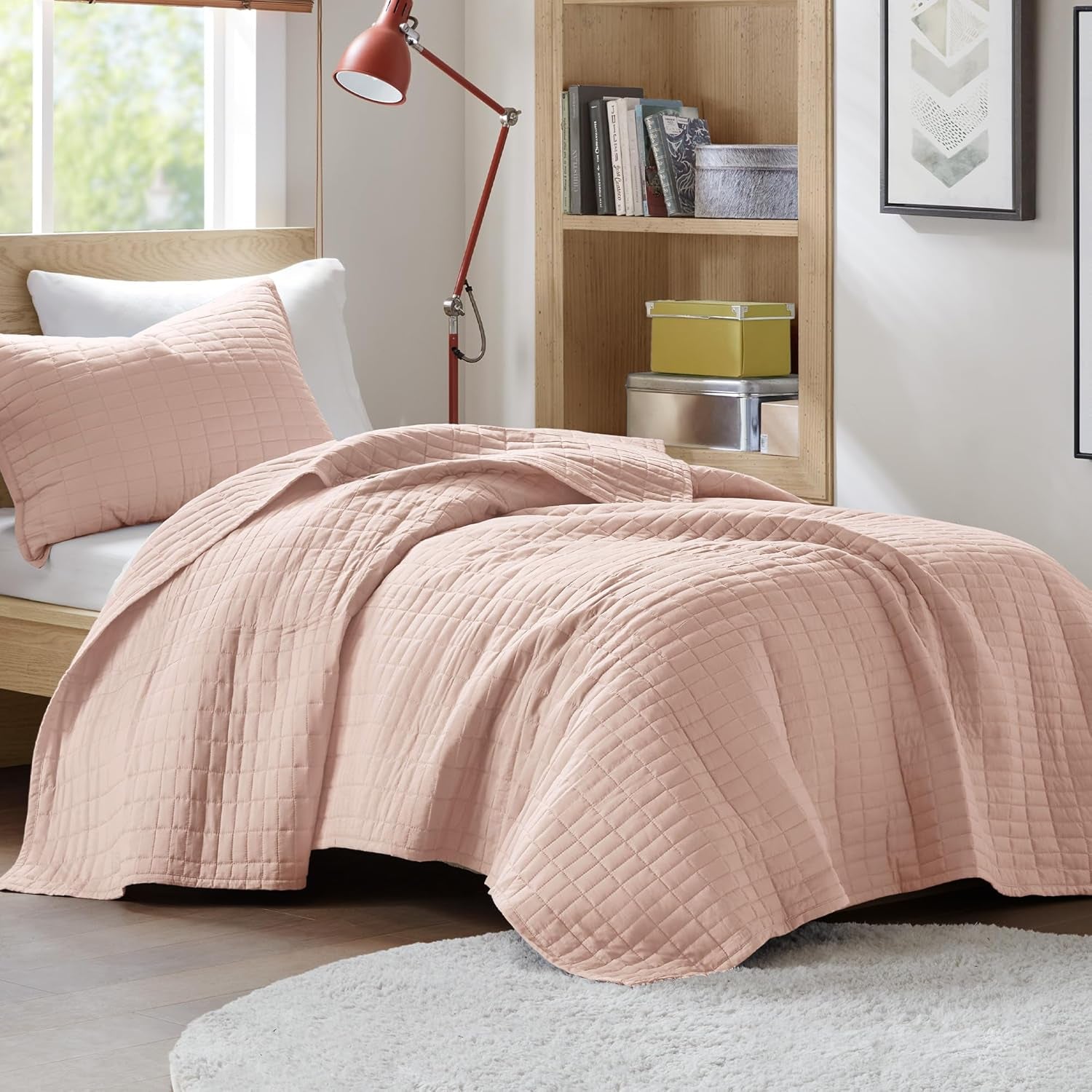 Comfort Spaces Kienna Juego de edredón de lujo con doble puntada, manta de verano, ropa de cama ligera y suave para todo el año, funda de almohada a juego, manta blanca tamaño king (264,2 x 228,6 cm) Naty Shop Red Twin/Twin Xl (66 "X 90") Edredones y edredones