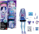 Monster High Self-Scare Secrets Abbey Bominable Juego de muñeca y accesorios con 13 sorpresas realistas como henna, dibujos y crochet JHK44