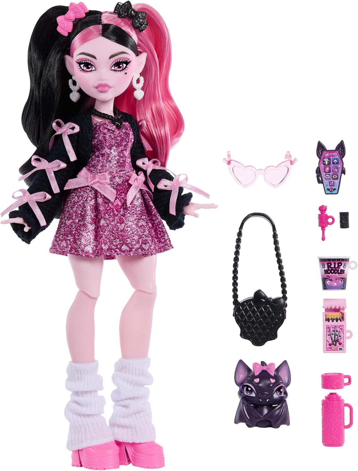 Muñeca Monster High Draculaura con vestido rosa con lazos y cárdigan negro con el Fabuloso Murciélago y 7 accesorios que incluyen ramen, lápiz labial y bolso, JHK29