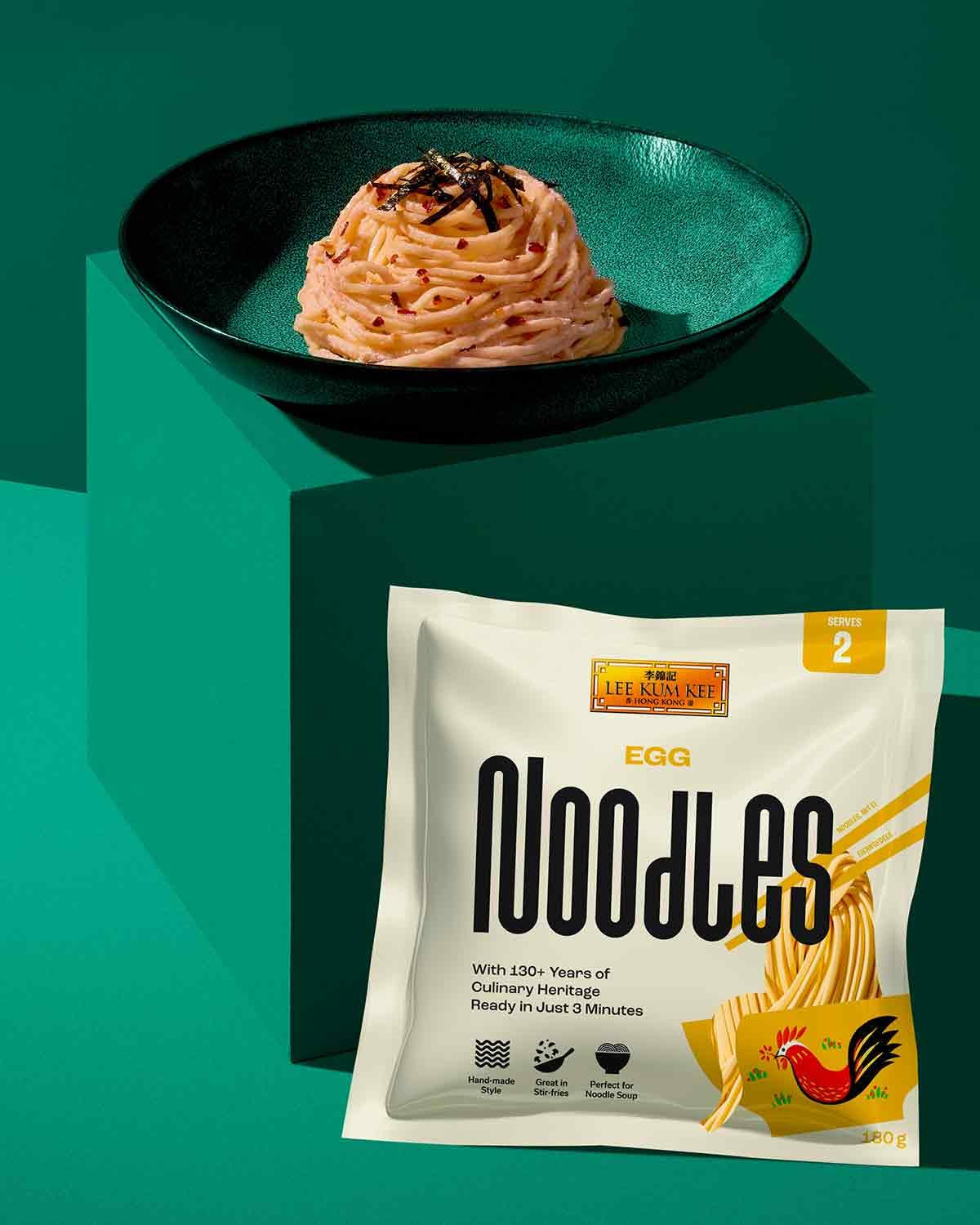LEE KUM KEE Egg Noodles - Fideos asiáticos al huevo, los clásicos para platos y sopas al wok, fideos semisecos, listos en 3 minutos, dos porciones por paquete, multipack de 6 x 180 g