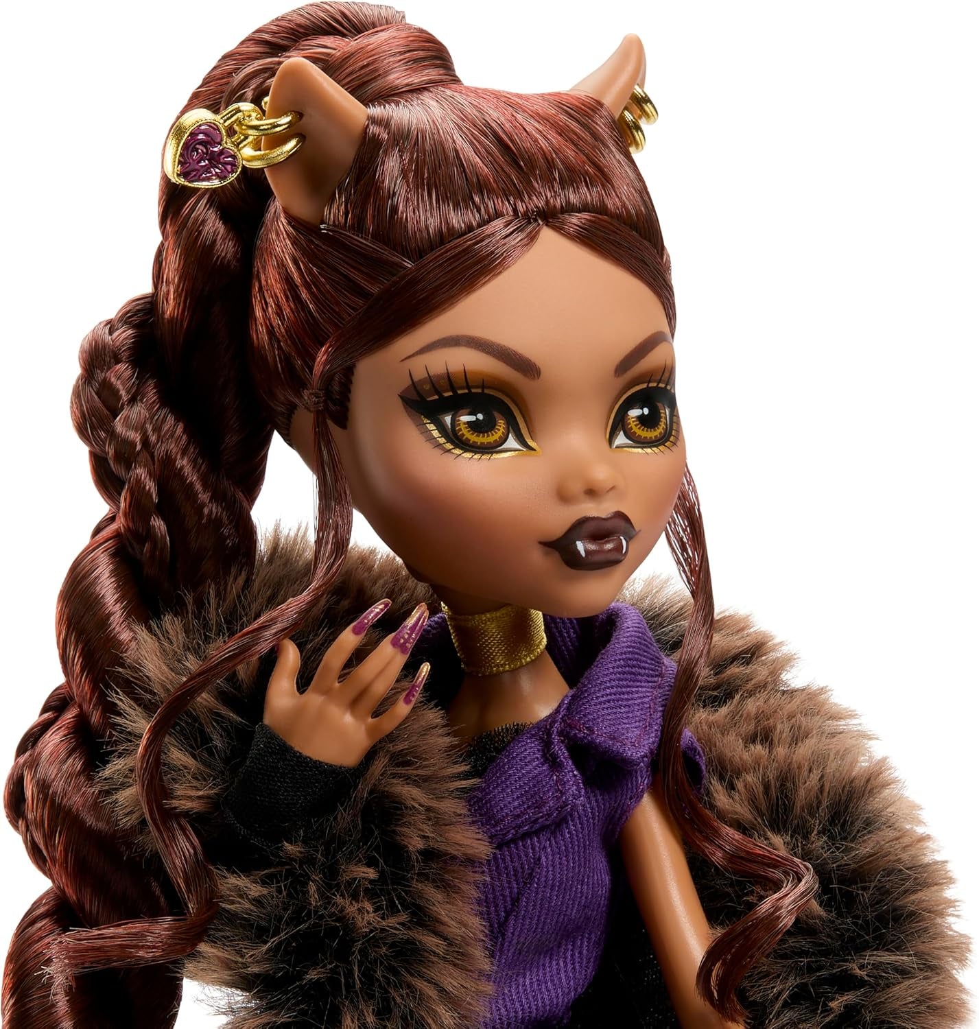Monster High Doll House of Wolves Figura coleccionable de Clawdeen Wolf con abrigo de jacquard de piel sintética, chaqueta morada, vestido, pantalones dorados y accesorios JDR66