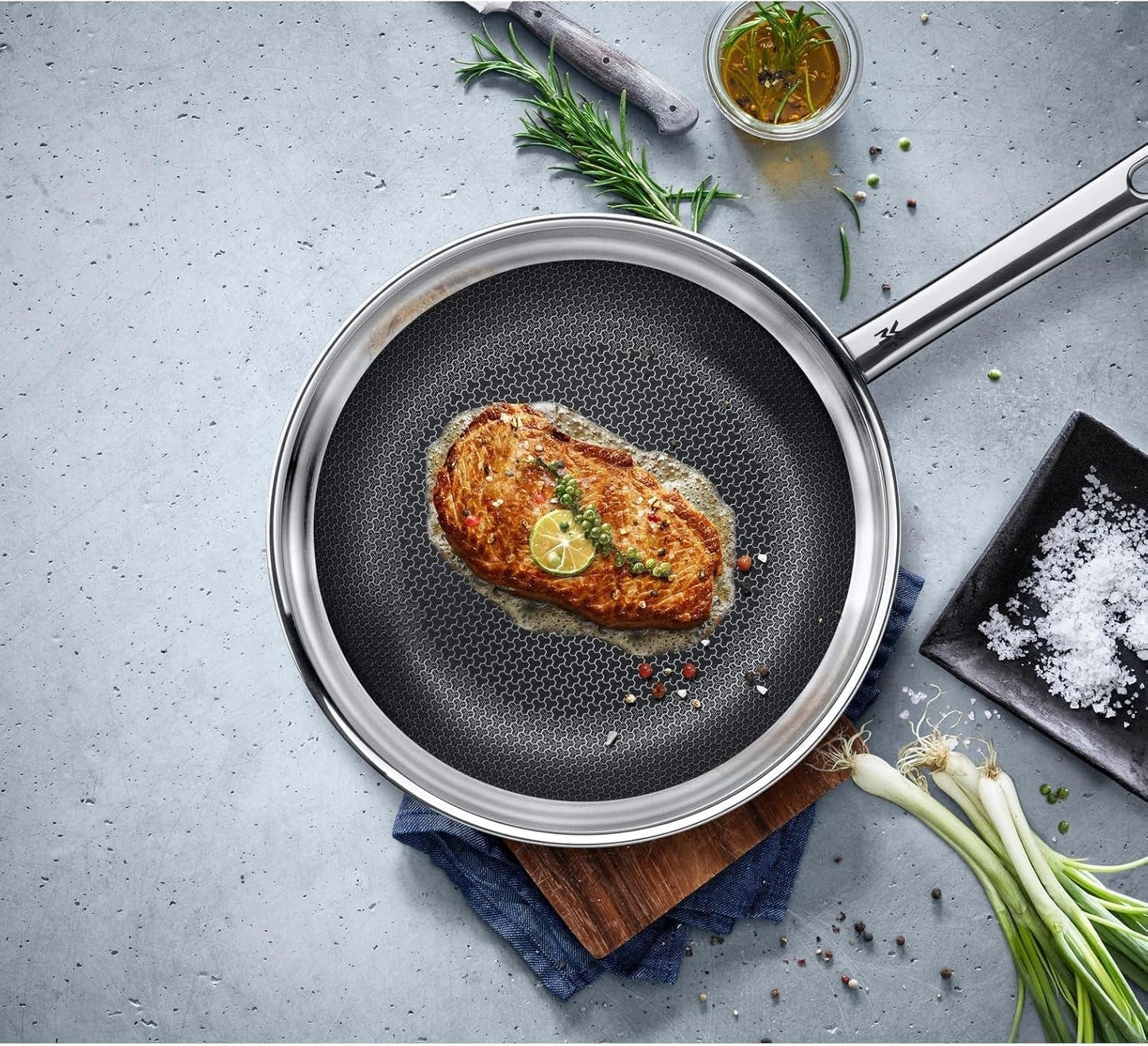 Sartén de inducción WMF Profi Resist 24 cm, material con revestimiento multicapa, estructura alveolar, mango de acero inoxidable, apta para horno Ollas y Sartenes Naty Shop