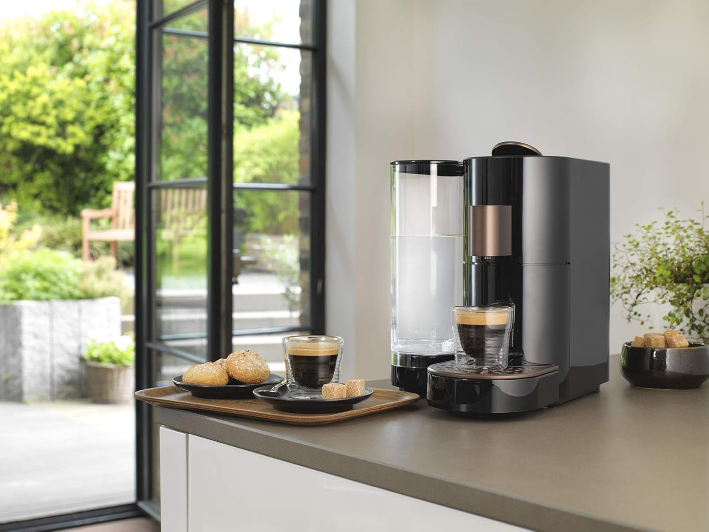 Cafetera espresso de cápsulas K-FEE TWINS II para café, té y cacao | Máquina de café espresso para tazas grandes | Calentamiento rápido | Depósito de agua de 2,3 litros | 19 barras | Negro-cobre