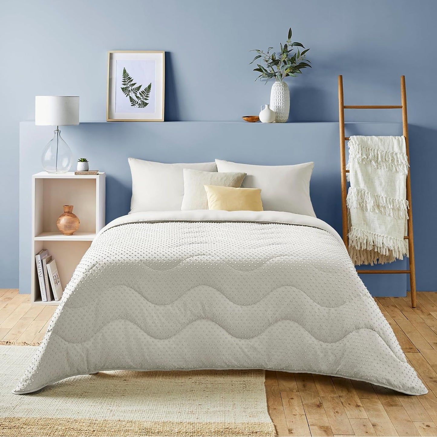 Edredón Night Lark sin funda, 4,5 tog, tamaño king, colección Tufted Dot, ropa de cama de lujo, hipoalergénico, lavable a máquina, edredones y edredones de arena cálida Naty Shop Warm Sand 4,5 tog - King