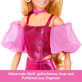 Muñeca Barbie Deluxe Style #5 con un traje rubio rosa metálico con un corpiño brillante y pantalones brillantes, con accesorios que incluyen un collar rosa y un bolso, JFP40