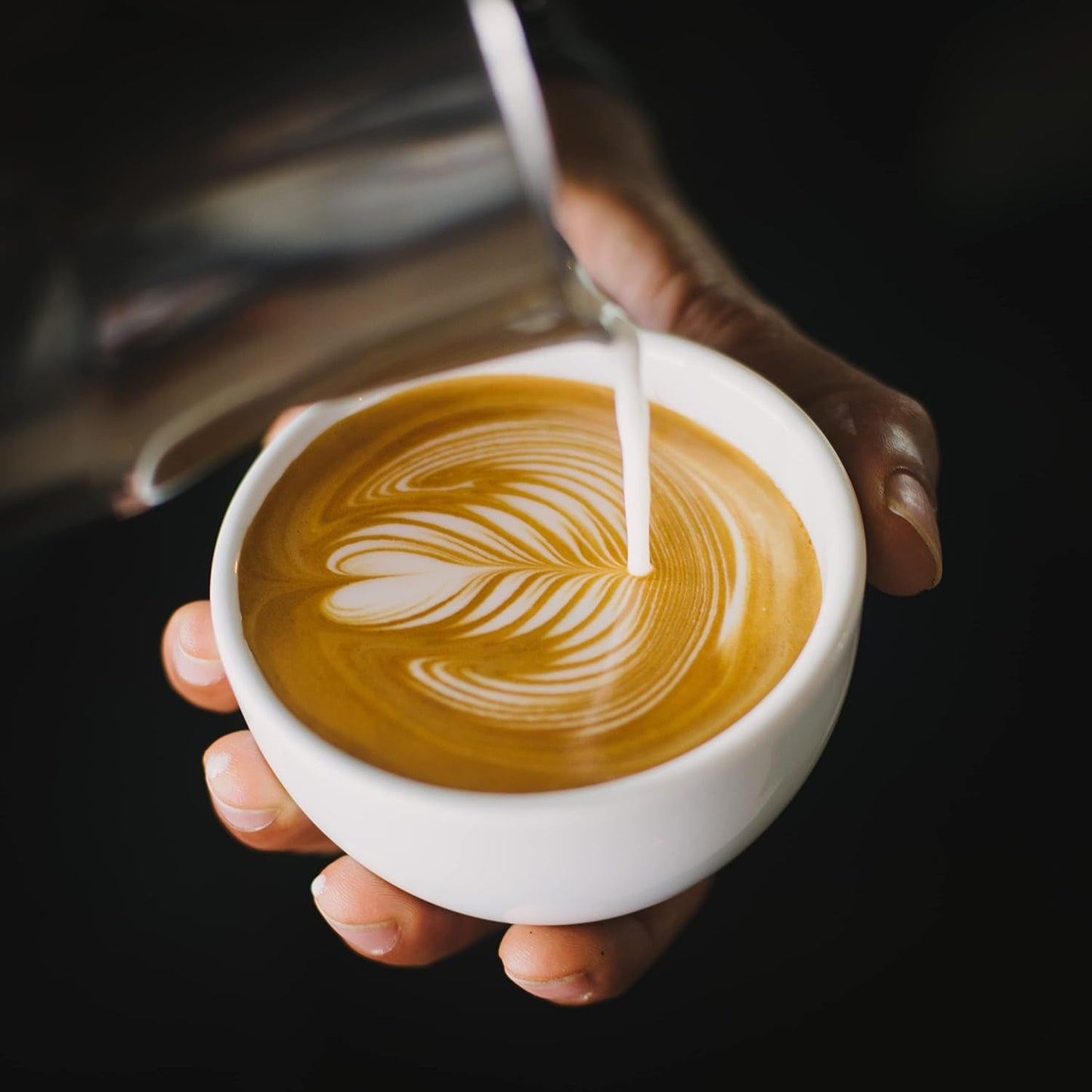 Caffe Crema E Aroma Kaffeebohnen 2kg (4x500g), Barista Kaffee schokoladig und säurearm, Espressobohnen kräftig, Bohnenkaffee mit Arabica und Robusta, fine Crema, ideal für Milchkaffee