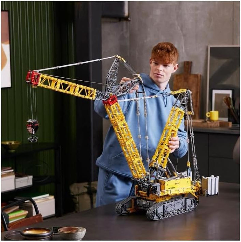 LEGO Technic Set de grúa sobre orugas Liebherr LR 13000, construye el mejor modelo de vehículo de construcción por control remoto con aplicación Control+, grúa con sistema de cabrestante y brazo elevador, kit de modelo grande para adultos 42146 Besuche Den LEGO-Store Sets de construcción