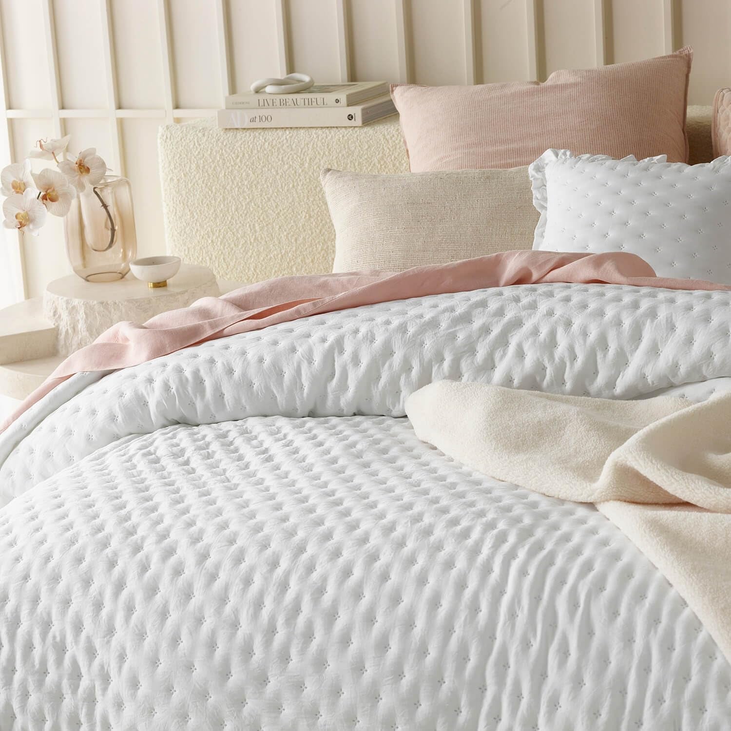 Molly Elegante colcha en color blanco 220 X 240 Cm Colcha versátil como colcha o cubrecama para sofá Manta para cama y sofá Estilo manta Ideal como colcha Camas y mantas Besuche den ROOM99-Store