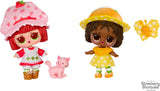 Jajaja ¡Sorpresa! Loves Strawberry Shortcake Tots - Muñecas perfumadas coleccionables con 7 sorpresas, mascota, moda, zapatos, sombrero, juego con casa convertible de Strawberry Shortcake, a partir de 4 años