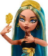 Muñecas y accesorios Monster High Buried Secrets Acogedor tema Creepover con muñeca misteriosa y 5 sorpresas que no se pueden desentrañar (las figuras pueden variar), HYV64 Naty Shop Dolls