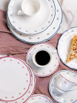 Mäser Lova Series Servicio de café de porcelana de 18 piezas: 6 platos de postre (19,5 cm), 6 tazas (19 cl) y 6 platillos (15,5 cm), azul