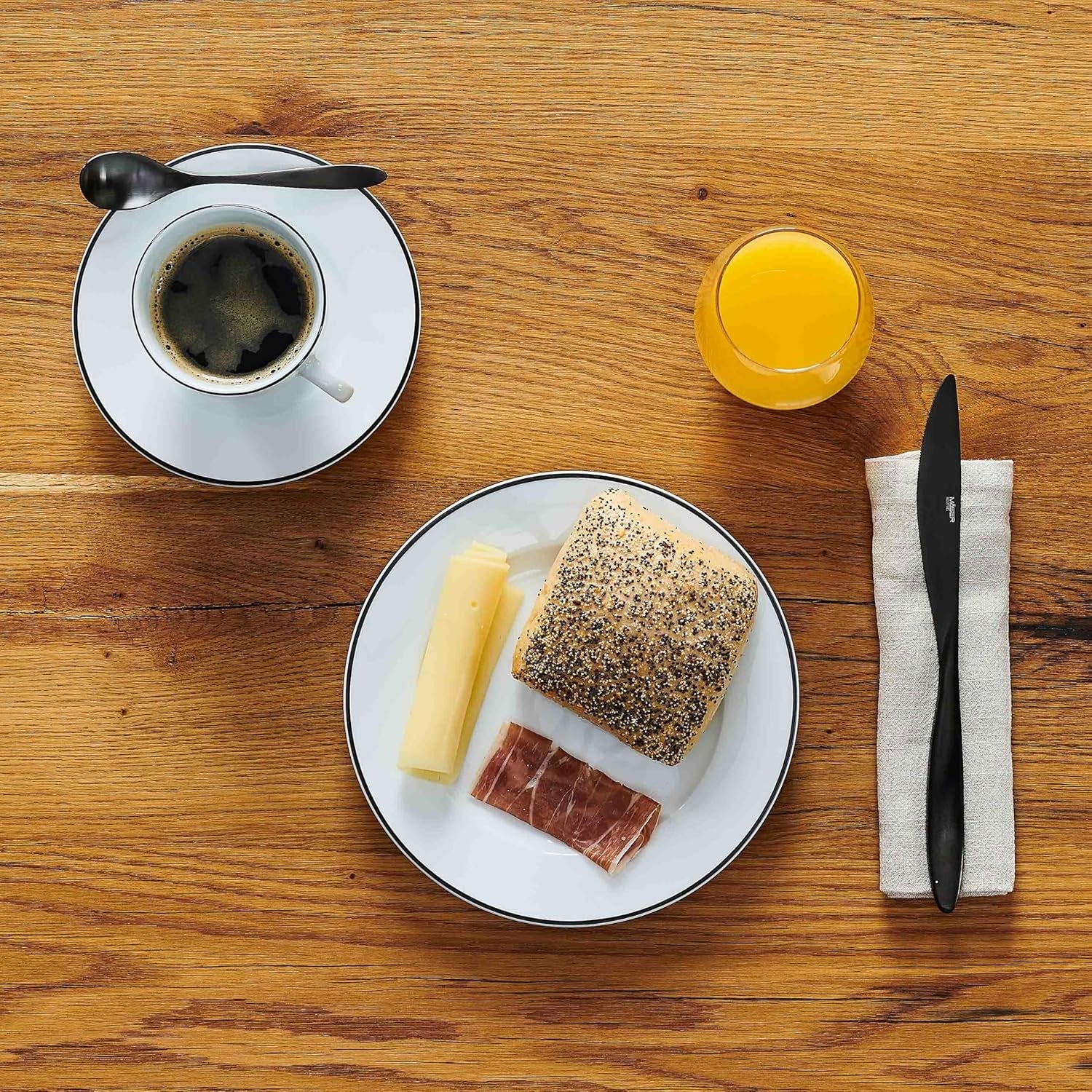 Mäser Serie Nola moderno servicio de café para 6 personas, blanco con borde negro, vajilla de 18 piezas, tazas de café, platillos y platos de postre, servicio de café redondo, juego de café blanco