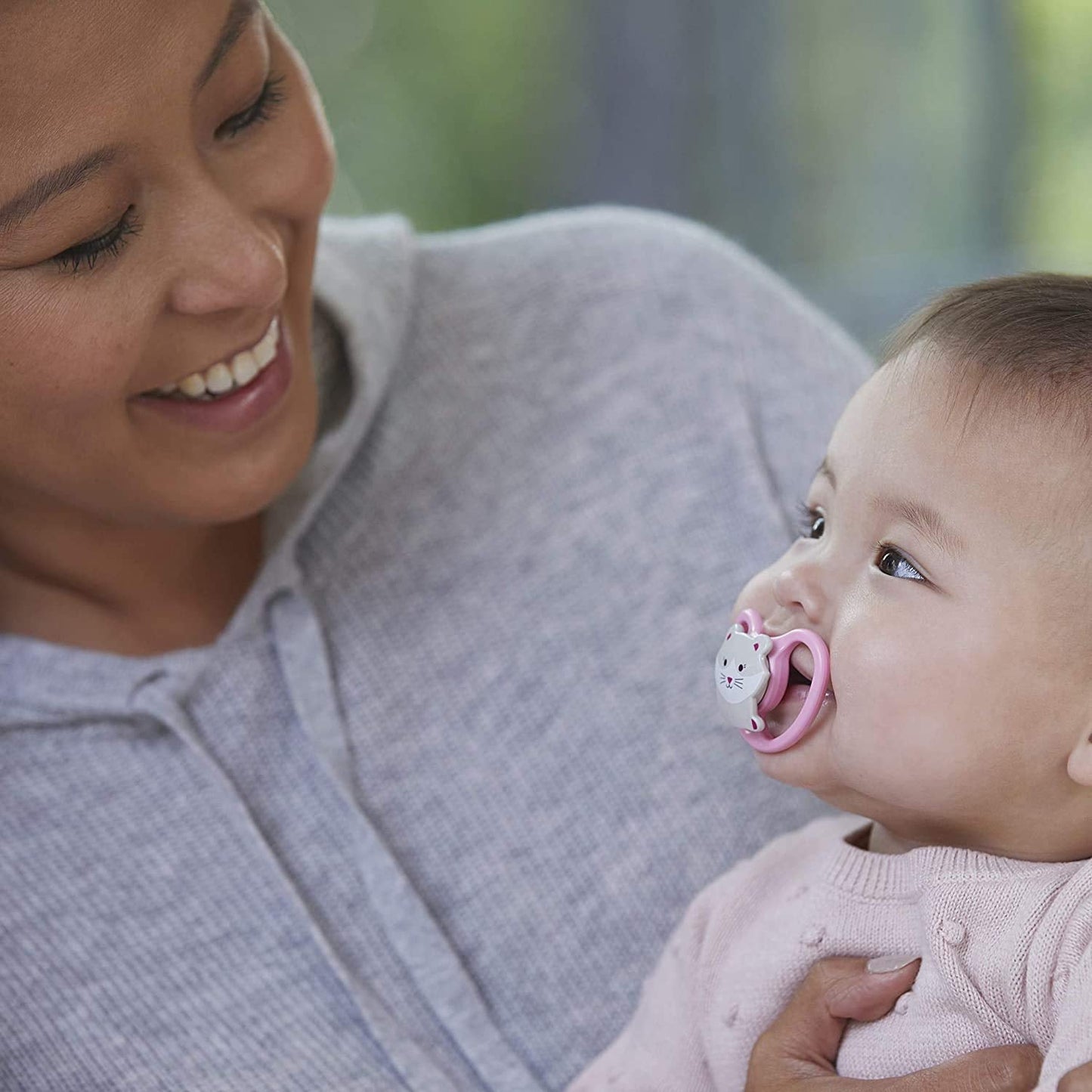 NUK Chupete Space Baby de 6 a 18 meses, aberturas extra grandes para pieles sensibles, silicona sin BPA, patrón de cebra, paquete de 2