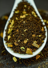 Té de hojas sueltas Masala Chai de la India | 50 tazas, mezcla de té negro, canela, cardamomo, pimienta negra | Té Masala especiado | Chai Latte Adecuado Bolsa de 3.53 oz/ 100 g