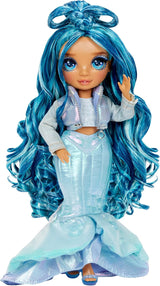 Rainbow High Winter Wonderland - Skyler (azul) - Muñeca de nieve mágica oculta de 28 cm con juego de muñeco de nieve, adecuada para niños y coleccionistas de 4 a 12 años Naty Shop Dolls
