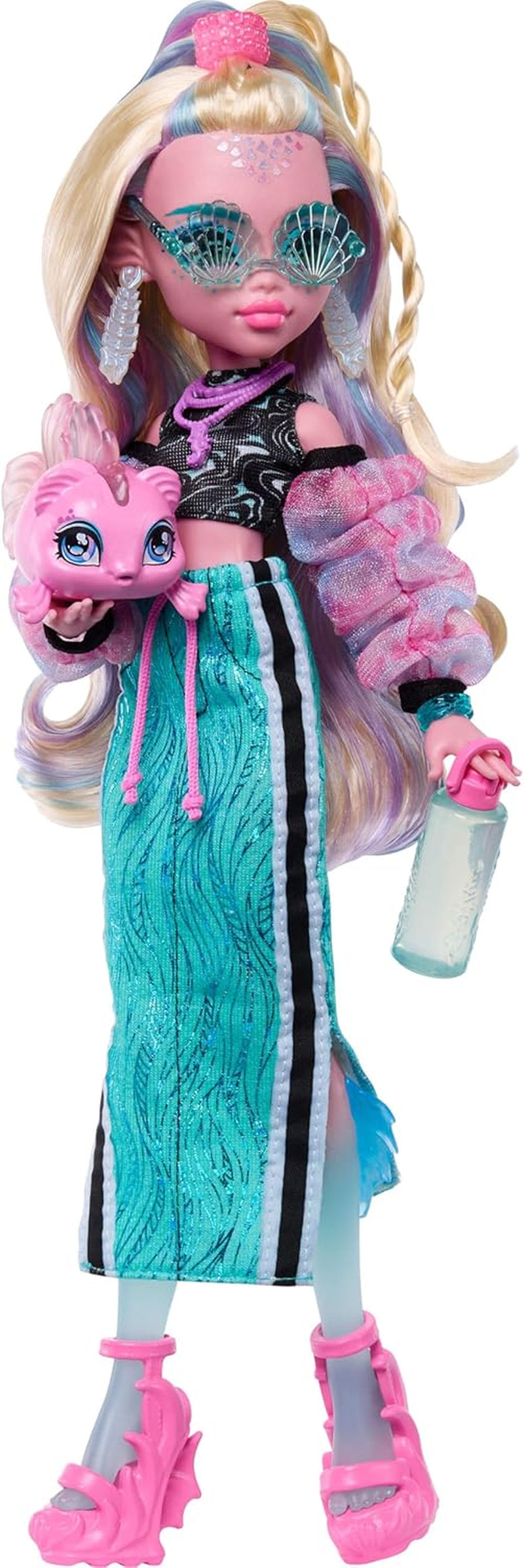Muñeca Monster High Lagoona Blue Neptuna Fish con top corto y falda larga deportiva con 7 accesorios que incluyen gafas de sol, refrigerio y bolso, JHK33