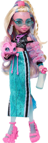 Muñeca Monster High Lagoona Blue Neptuna Fish con top corto y falda larga deportiva con 7 accesorios que incluyen gafas de sol, refrigerio y bolso, JHK33