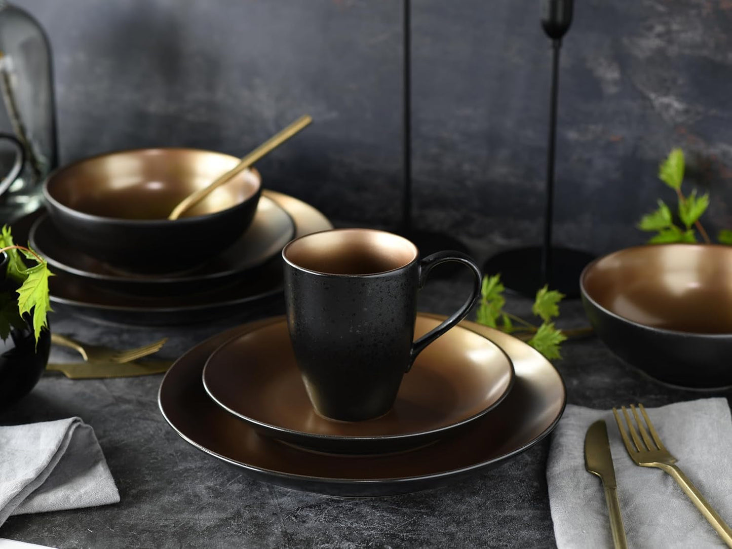 CreaTable, 23598, Serie GLAMOUR - Oro, Juego de vajilla de 16 piezas, Servicio combinado de porcelana, Apto para lavavajillas y microondas, Fabricación de calidad