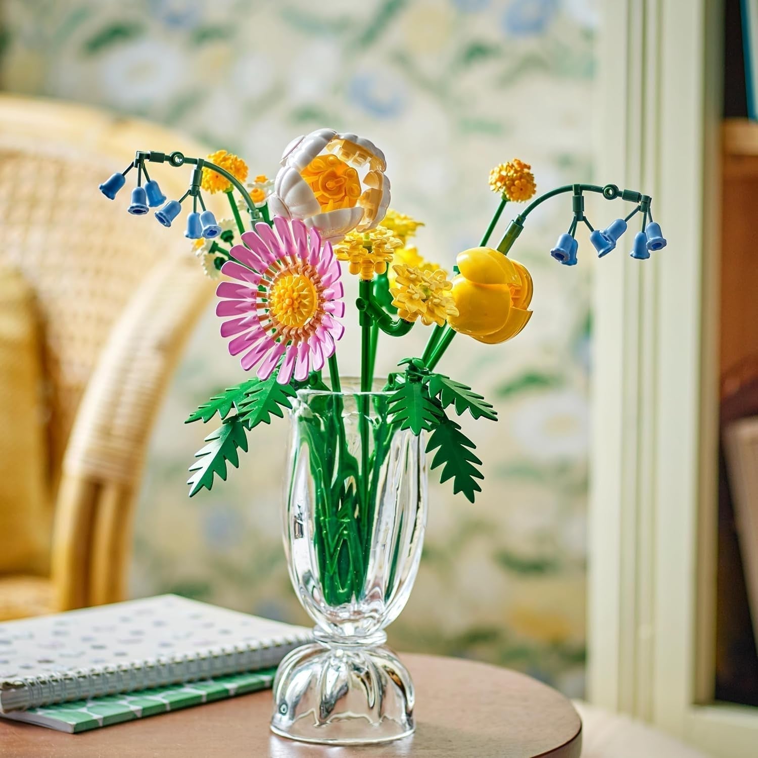 LEGO Botanicals Ramo de Verano Pequeño - Set de Construcción de Flores Artificiales - Incl. campanillas, ranúnculos y tulipanes - Idea de regalo para mujeres, madres y hombres - 10347 Juegos de construcción Besuche den LEGO-Store
