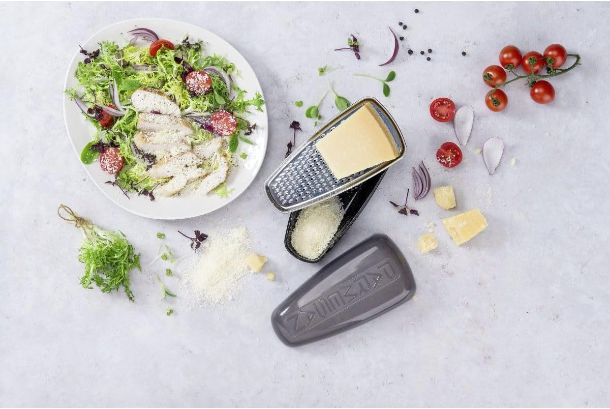 FACKELMANN Food&More 45463, Rallador de parmesano de acero inoxidable con caja frescor Pelador Naty Shop