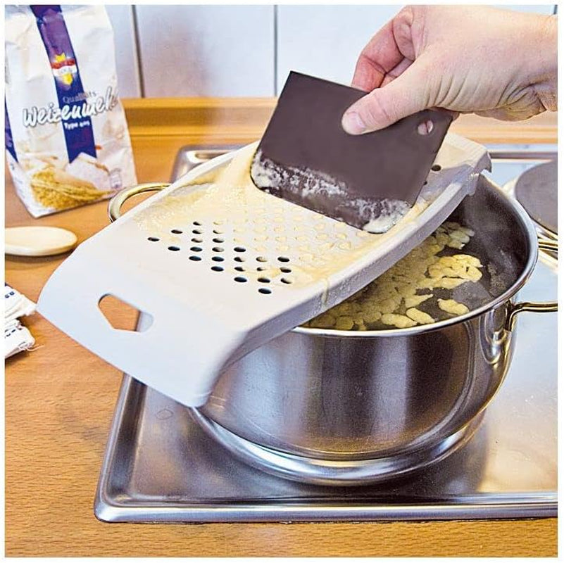 Rallador de spaetzle Fackelmann con espátula para masa Pelador Naty Shop