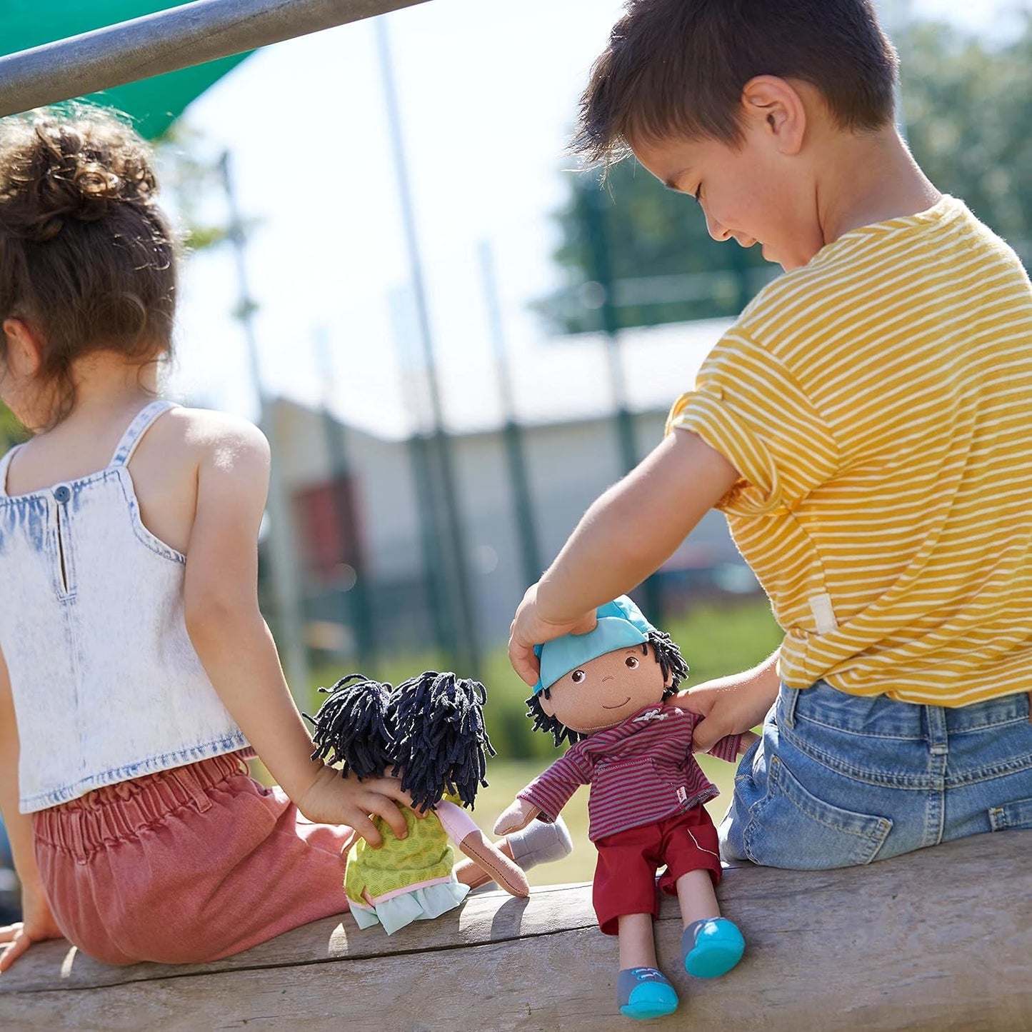 HABA 304576 - Muñeca Cari, 30 cm, Muñeca suave y de tela para niños a partir de 18 meses, con ropita desenfundable y pelo largo