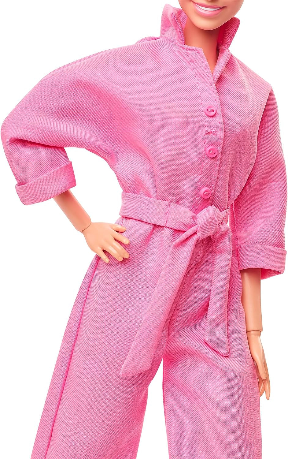 BARBIE LA PELÍCULA Margot Robbie - Puppe mit Kaugummi-Rosa jumpsuit, Messy Updo, Sonnenbrille, Kopftuch, Wedge-Sneakers, Sammlerverpackung, für Kinder ab 3 Jahren, HRF29