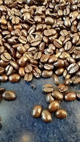 Granos Quarta Caffè Sorte Rossa - Café arábica y robusto, 250 g, aroma fuerte y energético - 1 paquete de 250 g. Producido en Apulia, Salento.